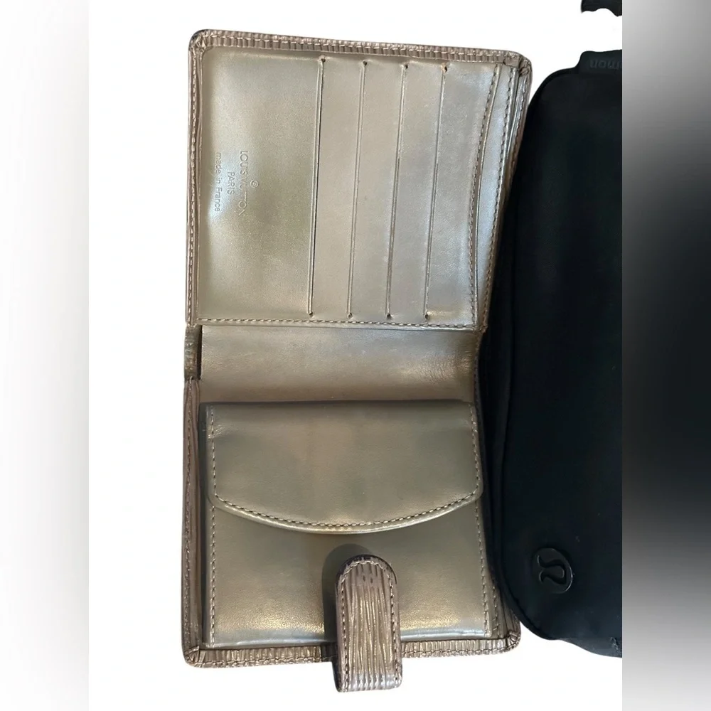 Louis Vuitton Porte-Billets Compact Wallet in Pepper gray Epi leather